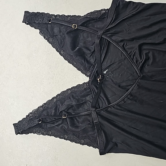 Victoria's Secret Intimate - Picture 4 of 7